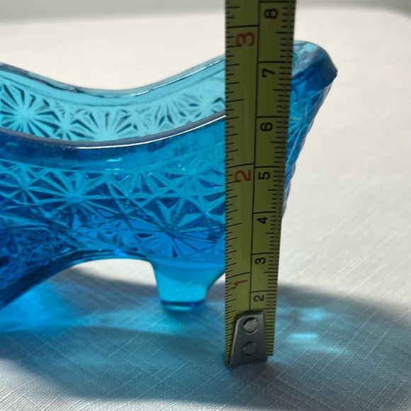 Fenton Glass Blue Daisy Button High Heel Shoe. Add to your collection! - Picture 5 of 5
